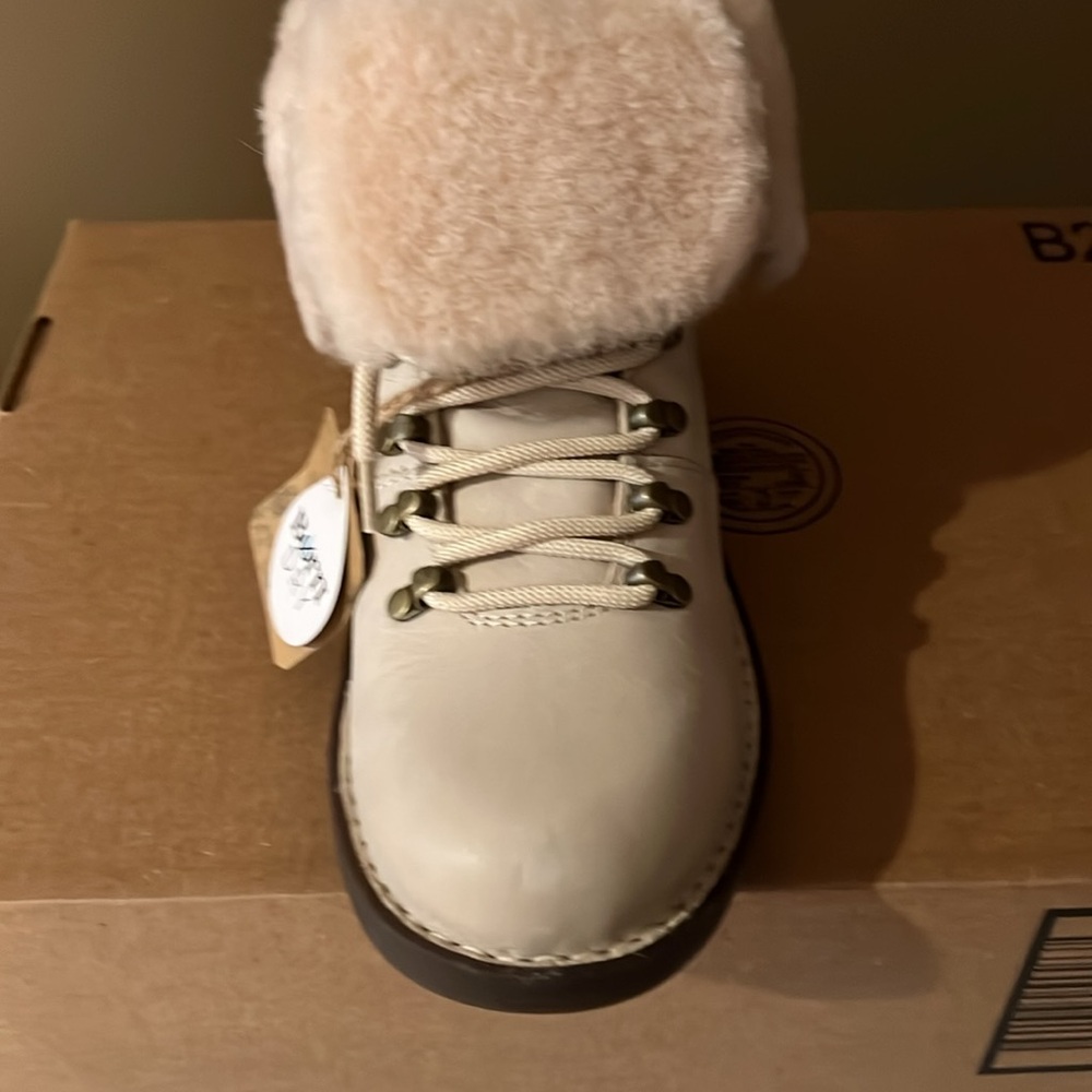 Born Blaine Water Resistant Shearling Bootie Cream Color Sz 7.5 NEW